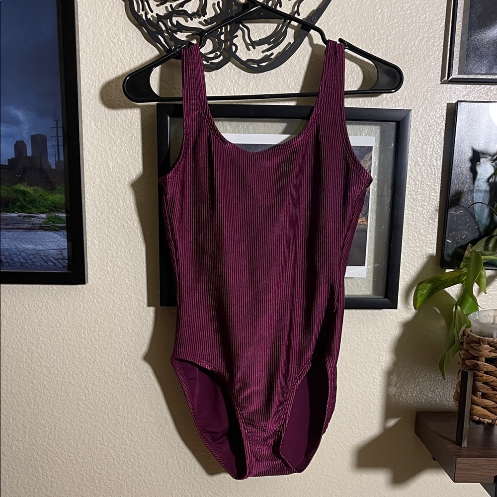 1990’s Catalina Vintage Burgundy Ribbed Swimsuit Perfect condition